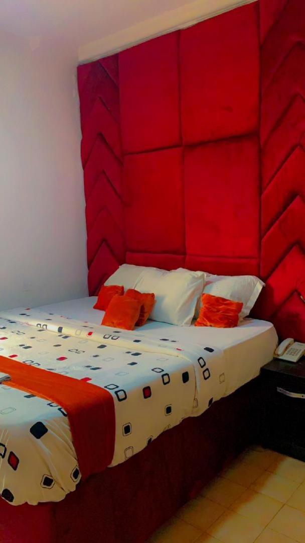 לגוס Blue Moon Hotels Victoria Island מראה חיצוני תמונה